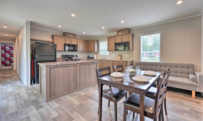 Cassopolis Cabina | Cassopolis Escape, Near Stevens Memorial Park