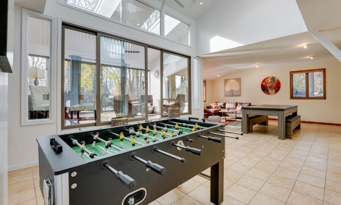 Cassopolis Casa | Cassopolis Vacation Home - Walk to Diamond Lake!