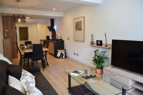 Gijon-Este Apartamento | Castañu Espacioso apartamento a 9 min de la playa