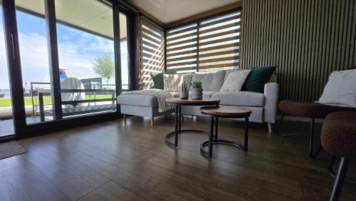 Offingawier Apartamento | Castalia Houseboat met uitzicht over het Sneekermeer