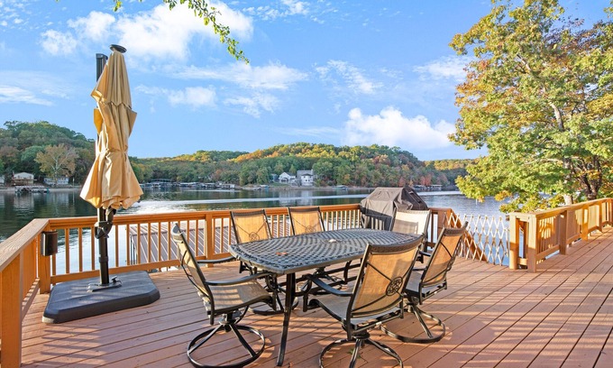 Rocky Mount Casa | Castaway Bay! Private Lake House with a Dock!