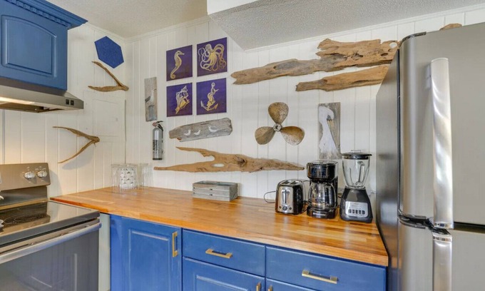 Laguna Beach Condominio | Castaway Cottage|Laguna Beach|Pet Friendly|Steps to Beach