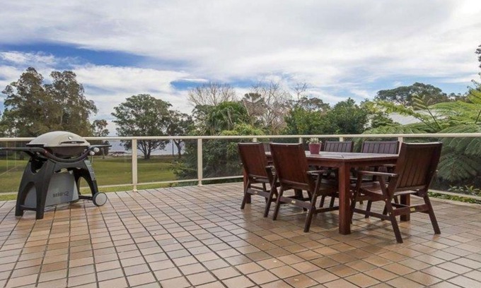 Soldiers Point Casa | Castaways Beachfront house
