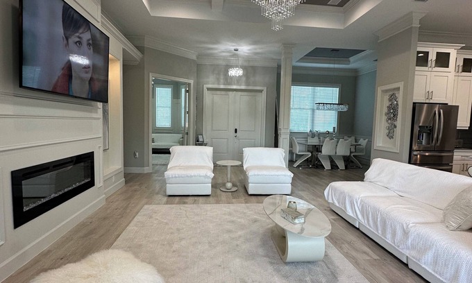 North Port Casa | Castello de Lana New construction spacious and spectacular home with a pool.