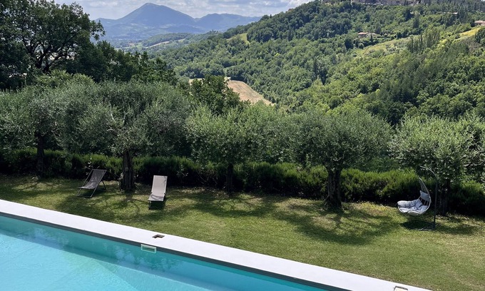 Montone Otro | Castello del Cardaneto, Suite con Piscina in un Meraviglioso Contesto Naturale