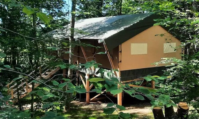 Biron Chalet De Esquí | Castelwood Lodges**** - 4 Person Safari Tent