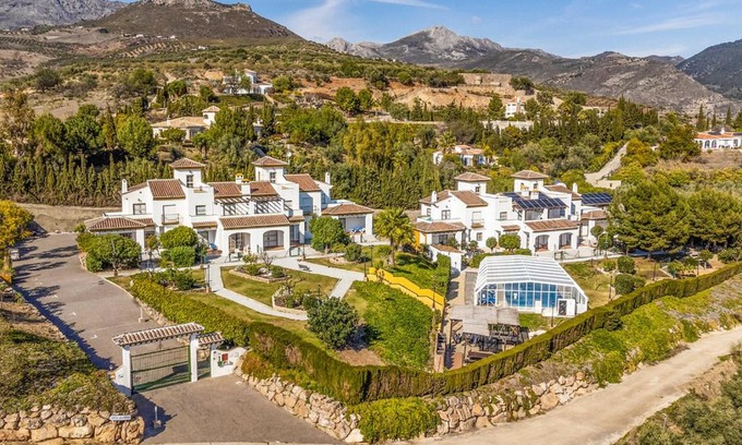 Alcaucín Apartamento | Castillo de Zalia Conjunto Rural