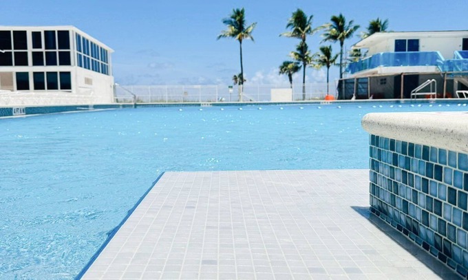 La Gorce Condominio | Castle 412 BayView Studio with Pool and Direct Beach Access, Tennis, Free Parking