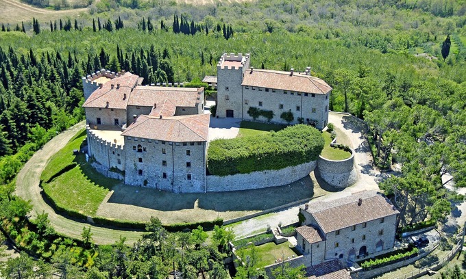 Montegiove Otro | Casa de huéspedes Castillo y Bodega. Una verdadera experiencia de vida en el campo italiano.