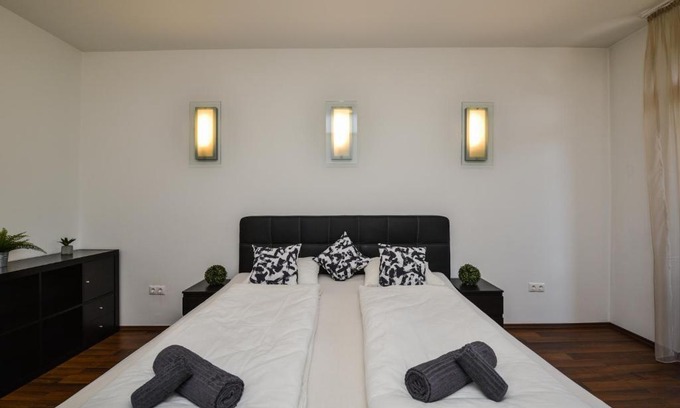 Budavar Apartamento | Castle Apartment With Panoramic Balcony