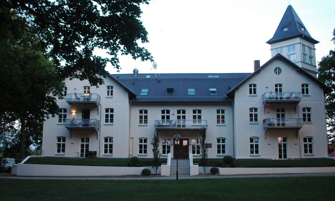 Hohen Niendorf Apartamento | Castillo junto al mar, 3 dormitorios., Kühlungsborn / Rerik con Ostseeblick, sauna, chimenea