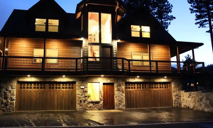 Mountain View Estates Casa | Castle-Cabin a Custom Vacation Home - Brand New.
