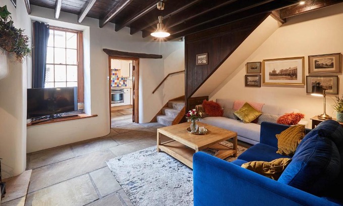 Barnard Castle Casa | Castle Cottage, Back independently run Barnard Castle