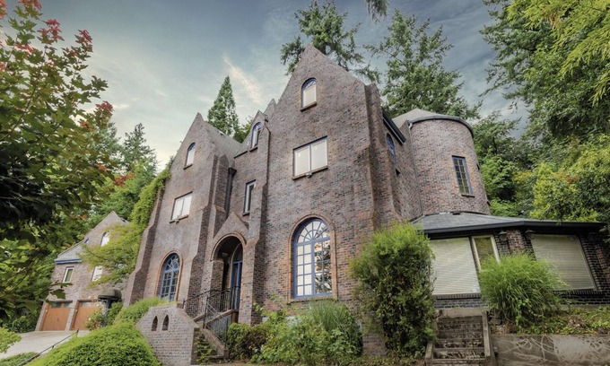 Southwest Hills Casa | Castle Estate en SW Portland con minutos de jacuzzi del centro de la ciudad!