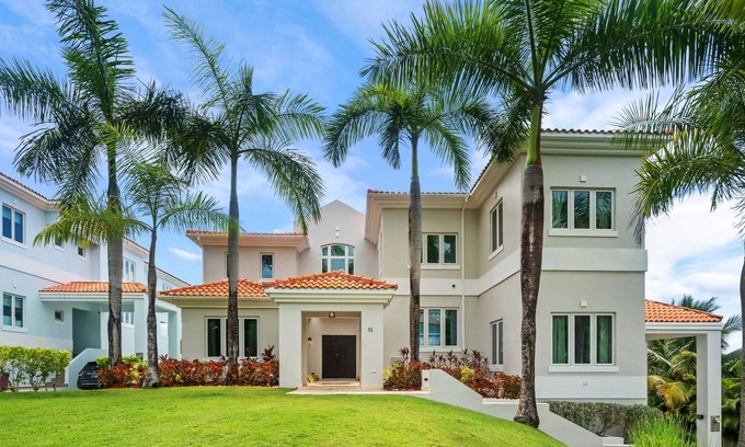 Candelero Abajo Casa | Castle Garden, recently remodeled luxury house with ocean view & generator (51)