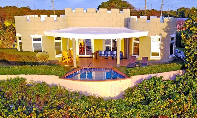 Gun Bay Casa | Castle Guesthouse by Grand Cayman Villas & Condos