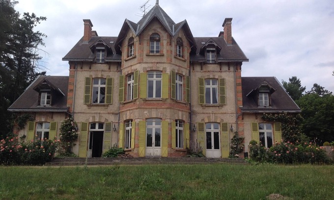 Vallon-en-Sully Casa | CASTILLO EN BOCAGE BOURBONNAIS