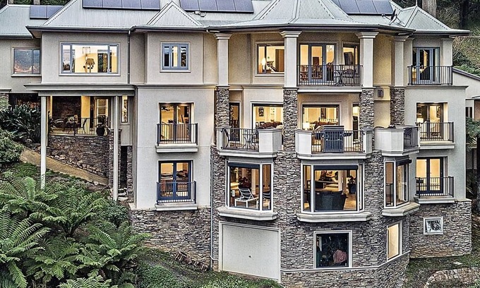 Ferny Creek Casa | Castle in Ferny Creek with Pool