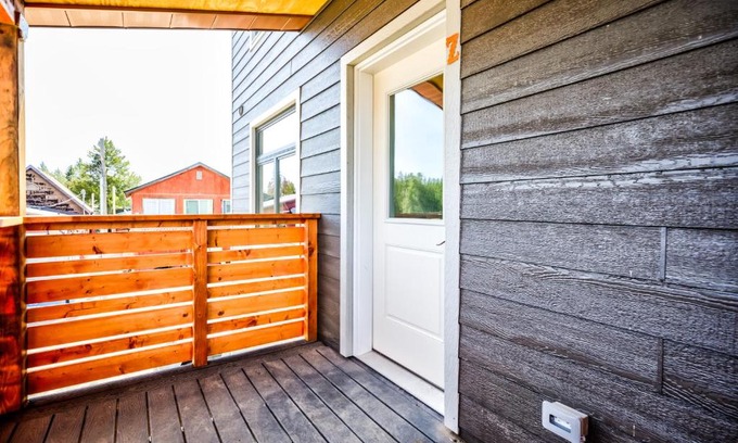West Yellowstone Cabina | Castle in the Sky Unit Z
