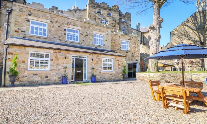 Stanhope Cabaña | CASTLE KEEP AT STANHOPE CASTLE, family friendly in Stanhope