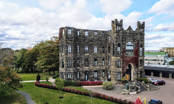 Moncton Condominio | Castle Manor Unit 303 - More units available