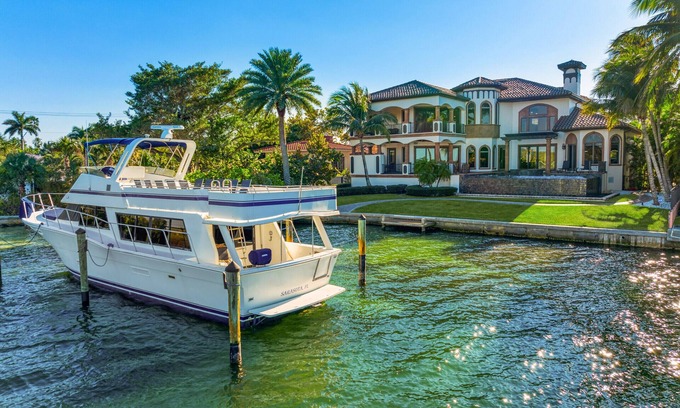 Saint Armands Key Casa | Castle on-the-Bay - St. Armand’s/Lido Beach 6 BD, Pool/Spa, Boat & Jet Ski Dock