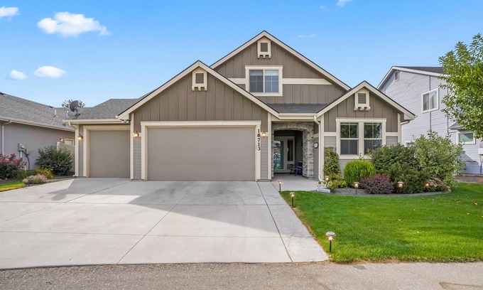 Nampa Casa | Castle Peak Larger Home|BBQ|Private Backyard|Park!