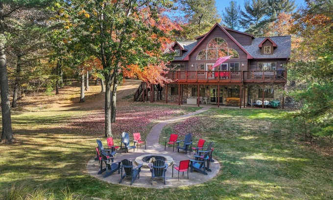 Friendship Cabina | Castle Rock Lake,30 miles to Dells,Fireplace,Games