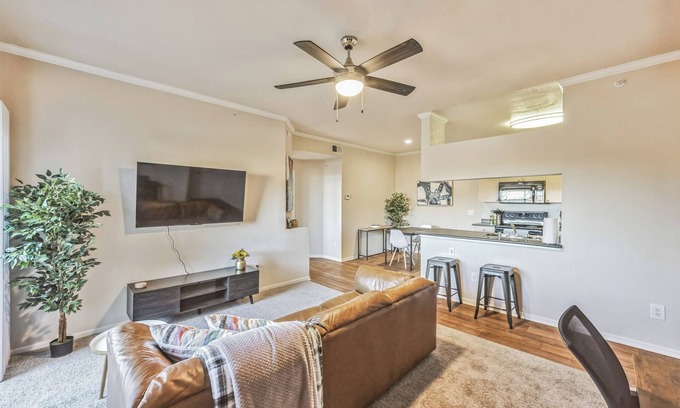 Castle Rock Apartamento | Castle Rock Retreat w/queen bed, pool & hot tub