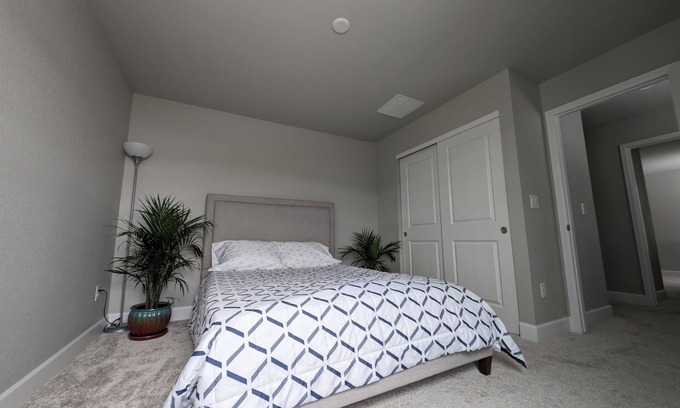 Castle Rock Apartamento | Castle Rock's DEN, a cozy private room in the ridge of Castle Rock House.