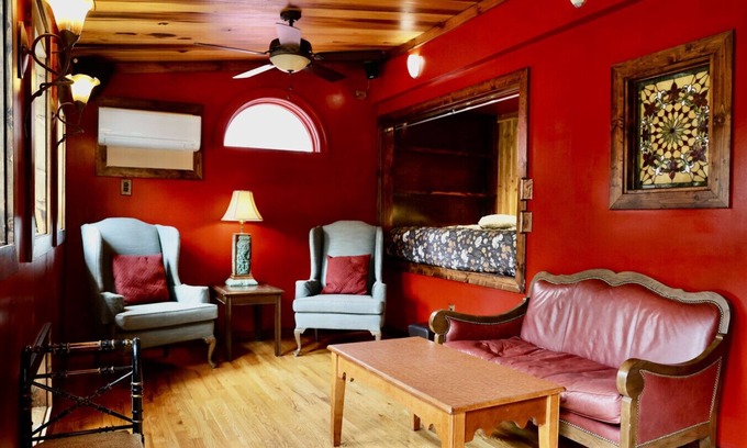 Stanardsville Apartamento | Castle Suite at White Lotus Eco Spa Retreat