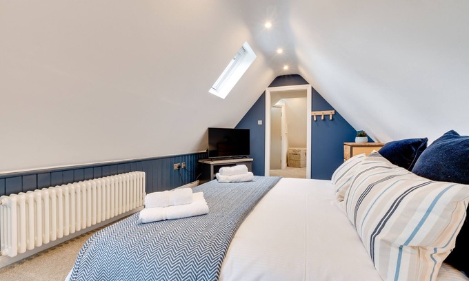 Bamburgh Cabaña | Castle View - sleeps 16 guests in 8 bedrooms