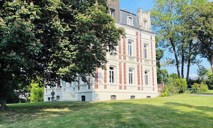 Sains-du-Nord Casa | Castle with private garden, Jacuzzi, hiking and biking trails for family/friends group