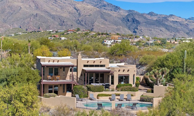 Tucson Casa | Catalina Foothills, 5 bedroom, Heated Pool and Spa, Views, Sleeps 16+