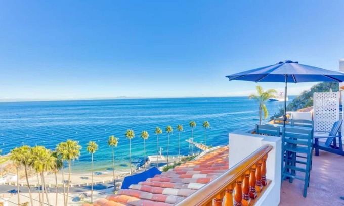 Avalon Apartamento | Catalina Island getaway with 6 seat golf cart A/C