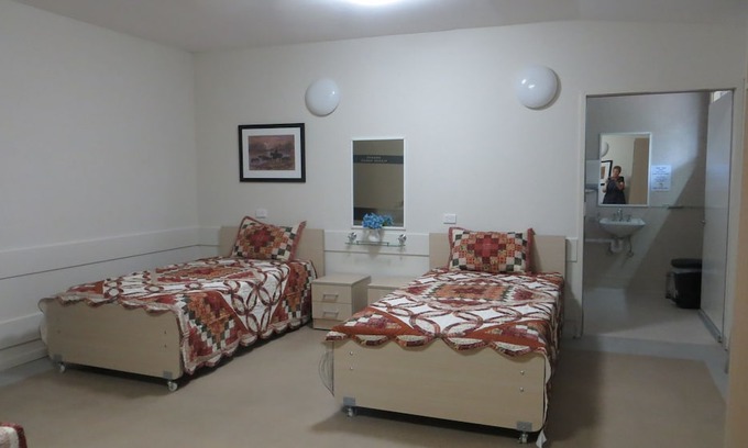 Rathmines Complejo | CATALINA LAKEFRONT RETREAT Large group accommodation 2wings Pelican & Kookaburra