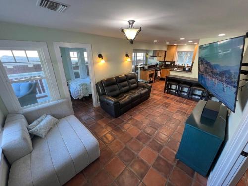 Avalon Casa | Catalina Three Bedroom Home With Hot Tub And Golf Cart