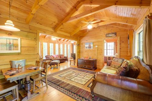 Vein Mountain Casa | Cataloochee Ski Day Trips! Hot Tub Haven in Marion