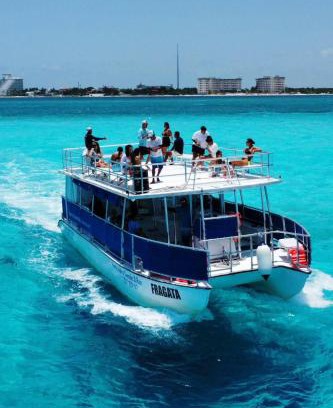 Punta Cancún Alquiler De Eote | Catamaran Fragata Cancun