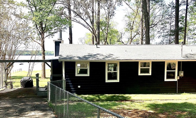 Laneville Cabaña | Catfish Cove 2 bed/2 bath cottage on Lake Striker