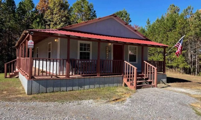 Tie Plant Casa | Catfish House-1 bedroom with spacious free parking
