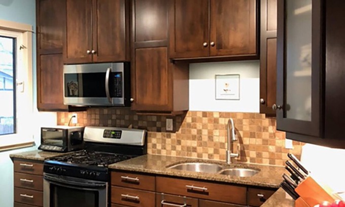 Regina Casa | Cathedral Home in Quiet Neighbourhood