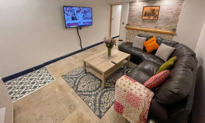 Gloucester Cabaña | Cathedral view cottage