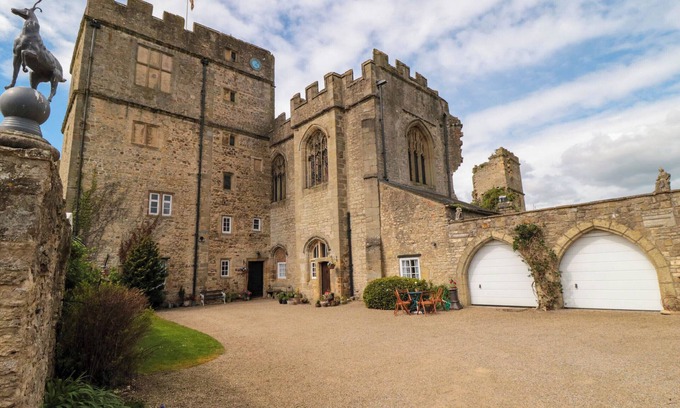Bedale Cabaña | CATHERINE PARRS SEWING ROOM, romantic, with a garden in Bedale
