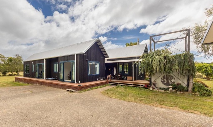 Te Horo Casa | Catley Lodge B&B Farmstay