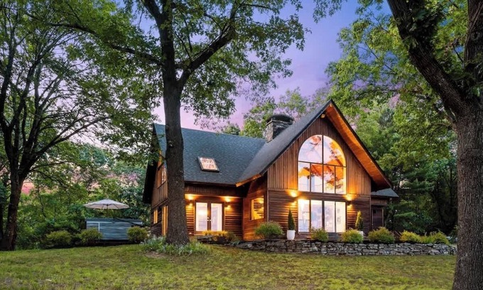 Kingston Casa | Catskill Estate epic views, hot tub