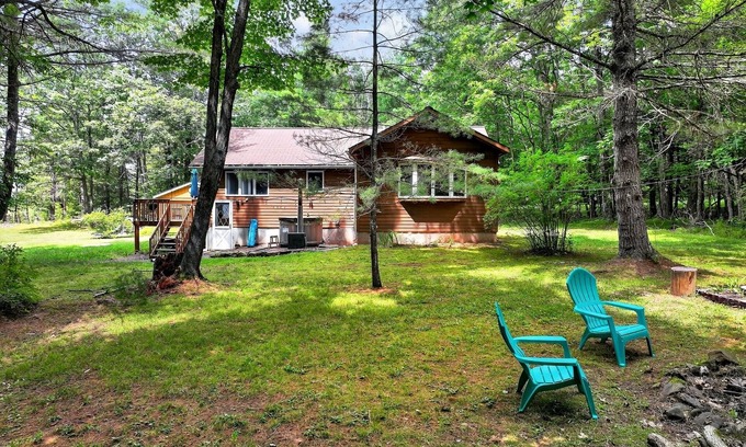 Prattsville Cabina | Catskills Cabin Retreat: Wood Fired Hot Tub, Firepit & 7 Private Acres