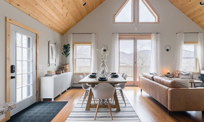 Hobart Cabina | Catskills Cabin Surrounded by Breathtaking Mountain Views