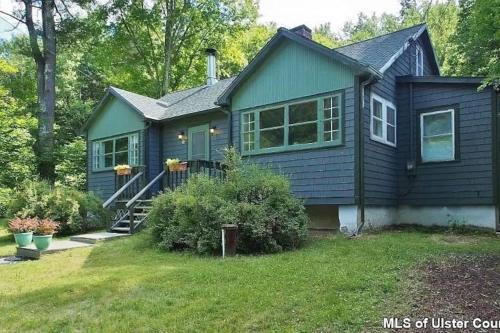 Shandaken Casa | Catskills Cabin with Hot Tub near Skiing