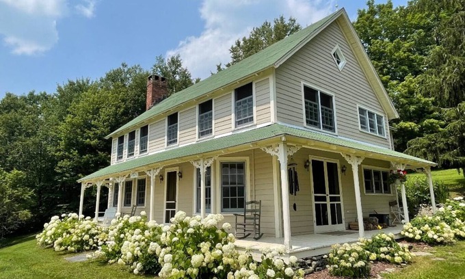 Town of Denning Otro | Catskills Farm House